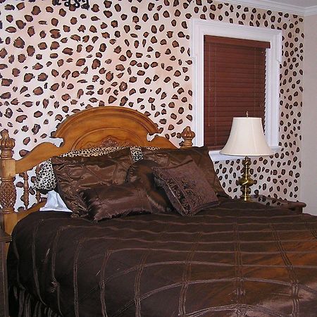 Shalom House Bed And Breakfast Тифтон Номер фото