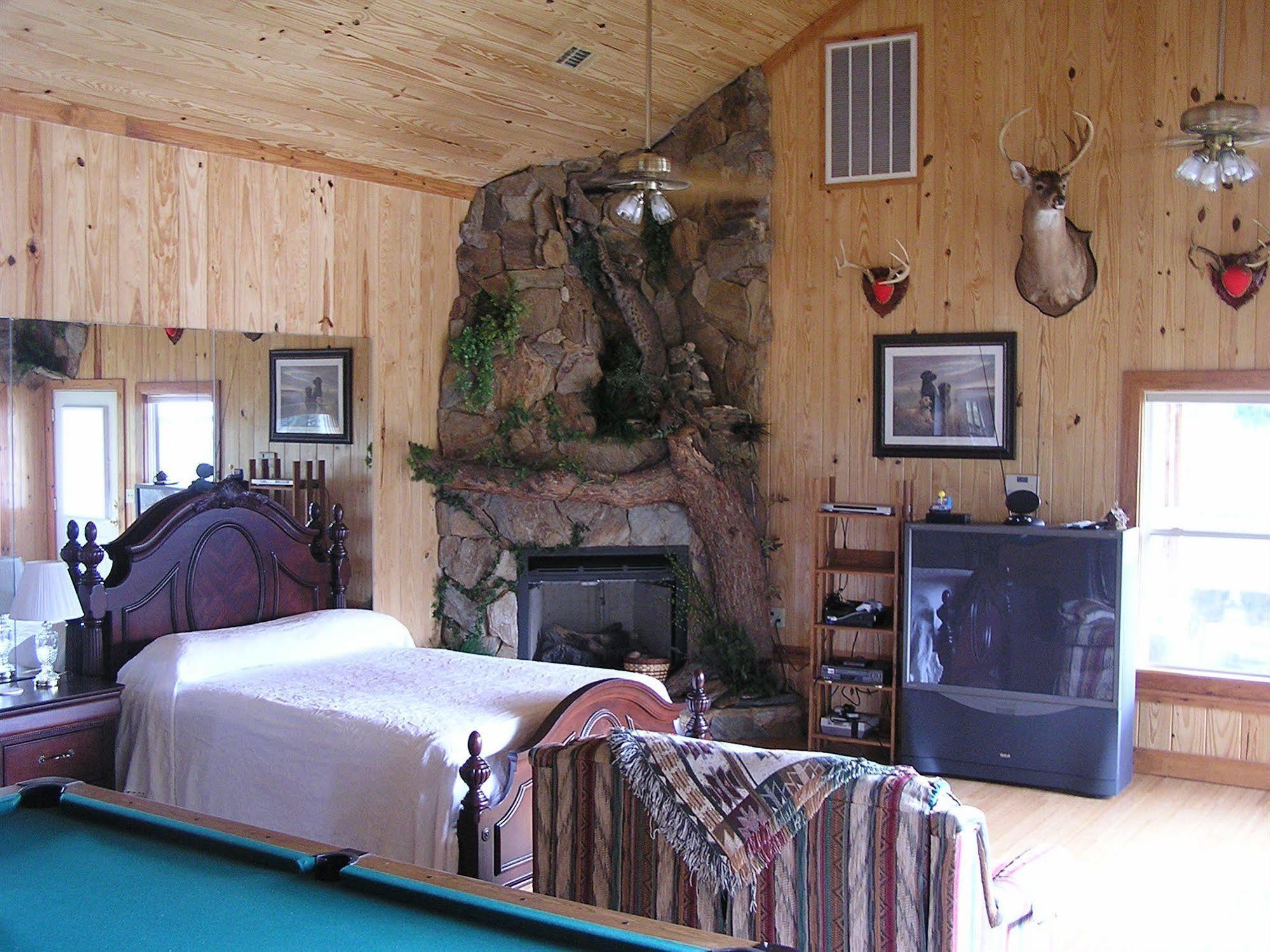 Shalom House Bed And Breakfast Тифтон Экстерьер фото
